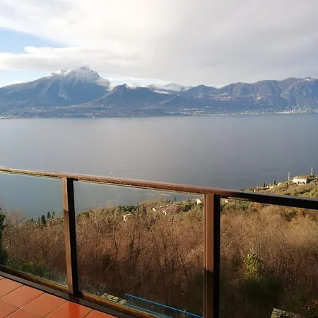 Panoramic Lake Apartment *